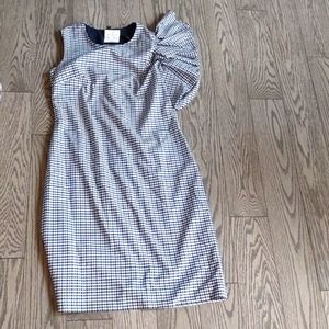 Absolutely beautiful dress by Banana Republic 🌼